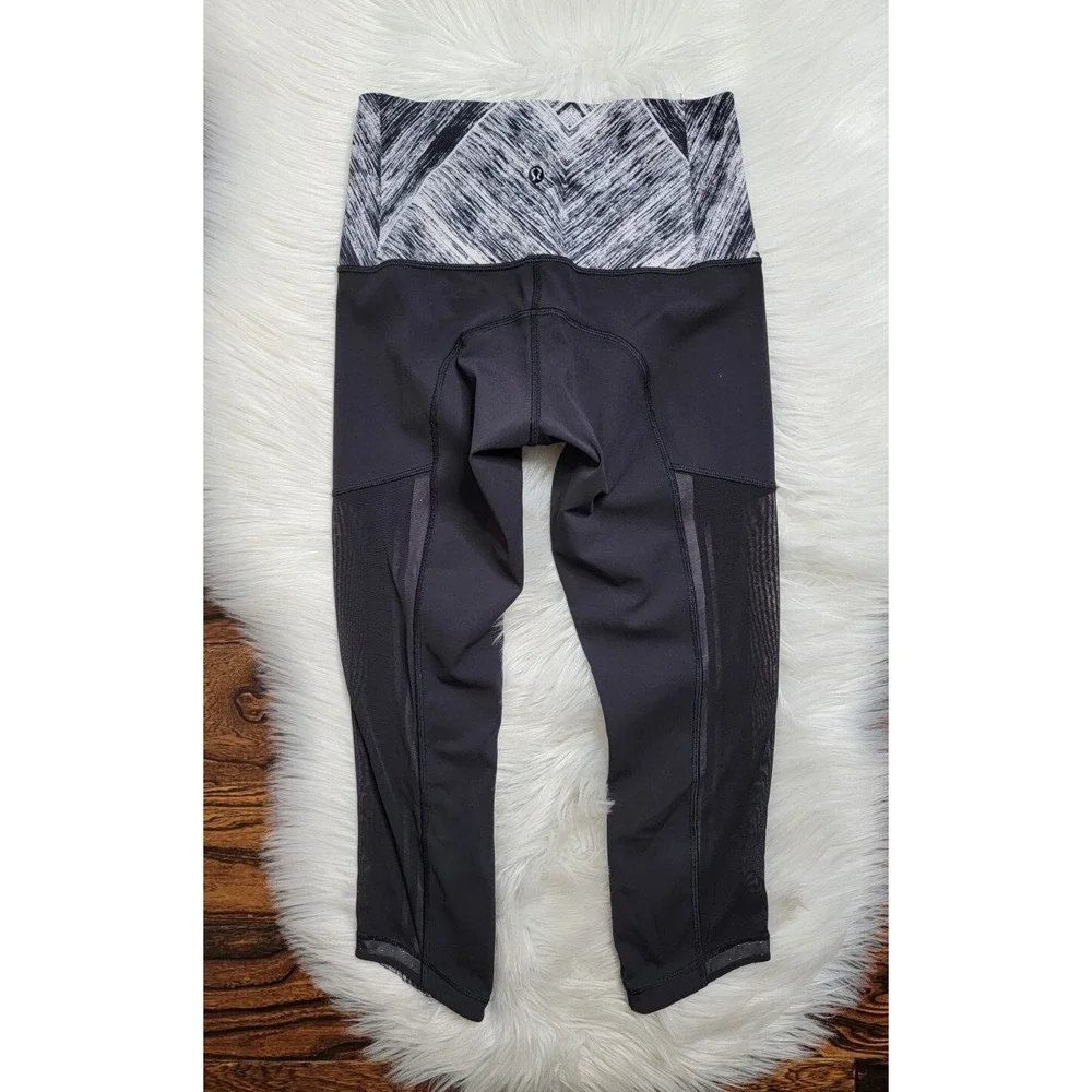 Lululemon Hot To Street Crop Size 4 Heat Wave White /Black Side Mesh Tight